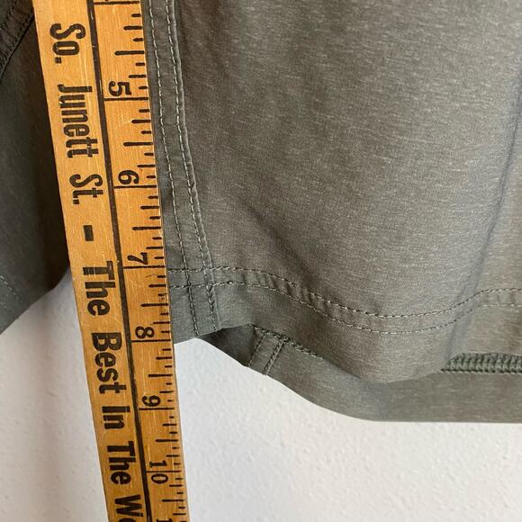 Vuori Men's Shorts Kore Lined Green Stripe Workout Gym Stretch - Picture 5 of 7